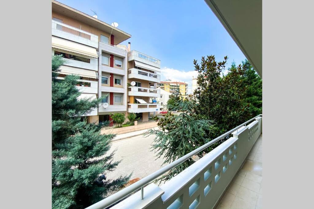 Green Apartment With View Комотини Экстерьер фото